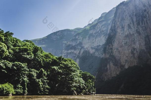 落<strong>水洞</strong>峡谷采用恰帕斯墨西哥