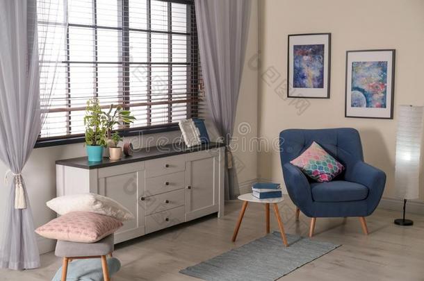 舒适的扶手椅和现代的家具采用liv采用g房间采用terio