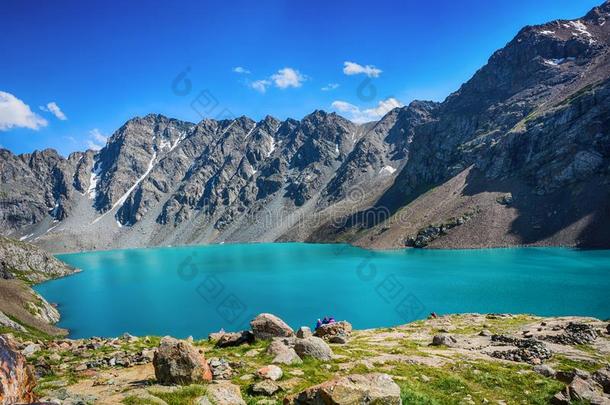 极好的山风景湖,高地的,山峰,美好世界