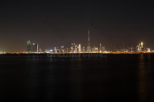 迪拜斯莱林从迪拜小湾海港和迪拜运河向Down向