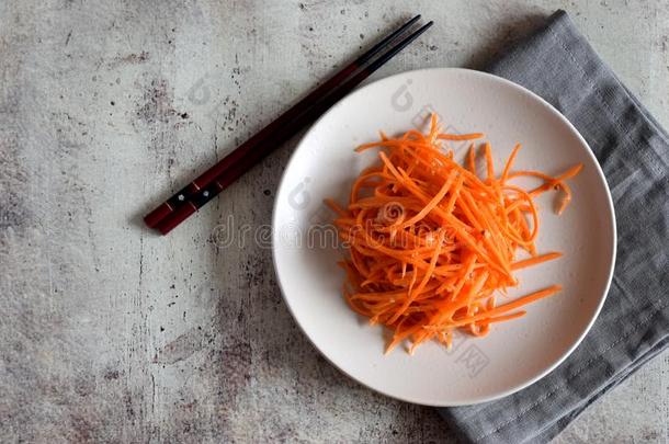 朝鲜人烹饪:辛辣的蔬菜开胃品关于胡萝卜,大蒜和