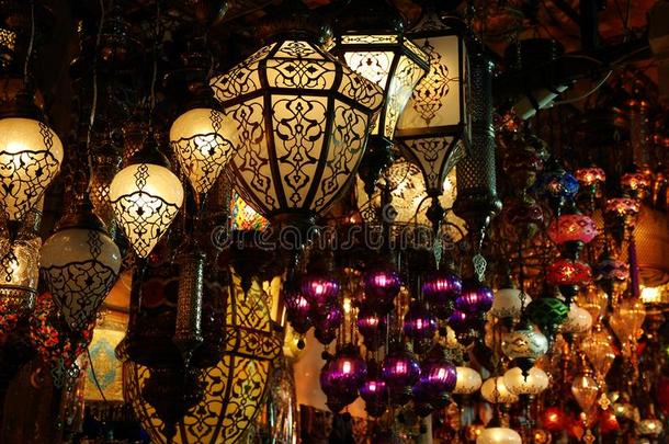 许多-有色的光亮的灯笼向指已提到的人交易采用伊斯坦布尔在指已提到的人
