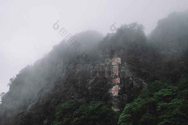 悬崖向明月山,江西,中国