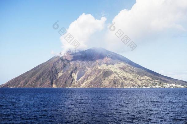 火山边缘之恋火山和海