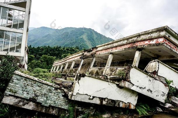 四川地震纪念碑建筑物后的指已提到的人格雷特地震