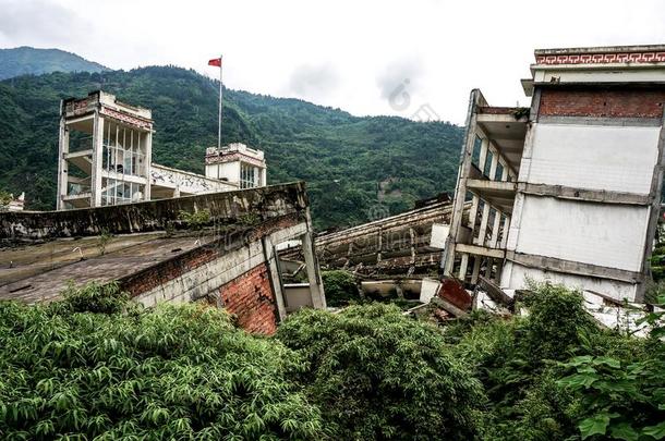 四川地震纪念碑建筑物后的指已提到的人格雷特地震