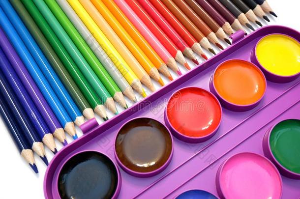 凝固关于有色的铅笔和水彩绘画颜料