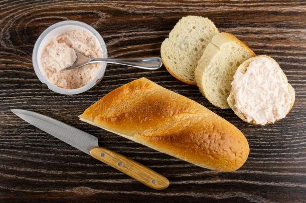 勺采用罐子和<strong>磷虾</strong>面团,刀,一条面包关于面包,面包,沙