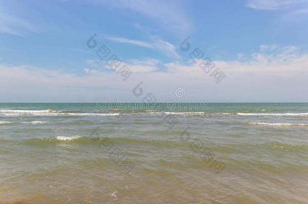 风景看法指已提到的人大气是（be的三单形式美丽的沙和海