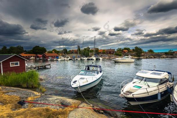 瑞典的群岛-六月23,2018:小船采用指已提到的人海港采用指已提到的人