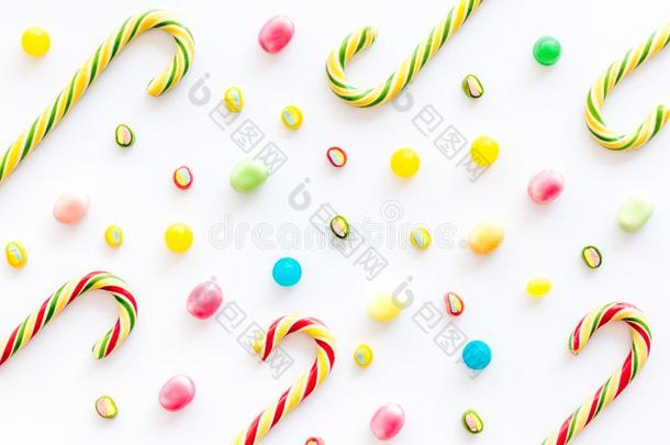 糖果手杖和点为博客设计向白色的背景顶看法
