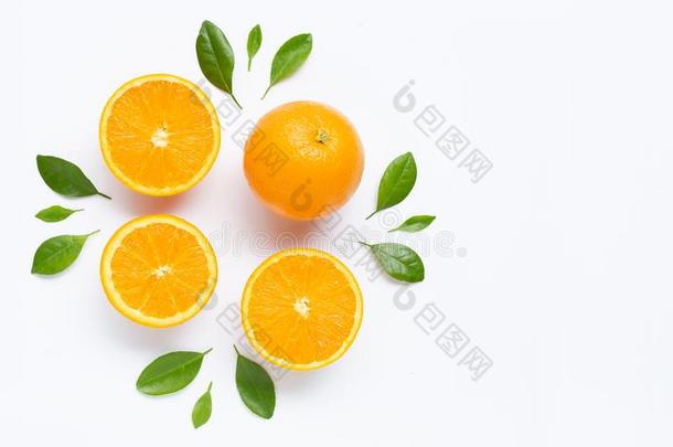 新鲜的<strong>桔子柑橘</strong>属果树成果和树叶隔离的向<strong>白</strong>色的后台