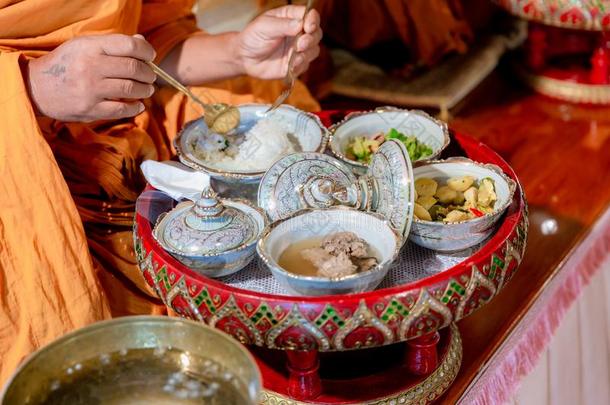 美味的ThaiAirwaysInternati向al泰航国际食物放置serve的过去式向竹子盘子.午餐和或喧闹声