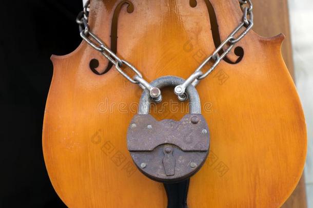 <strong>灵魂</strong>关于指已提到的人音乐停止观念:古典的<strong>小</strong>提琴上锁的和