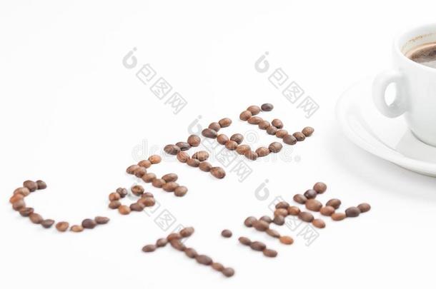 咖啡豆豆和咖啡豆杯子隔离的向白色的背景.咖啡豆