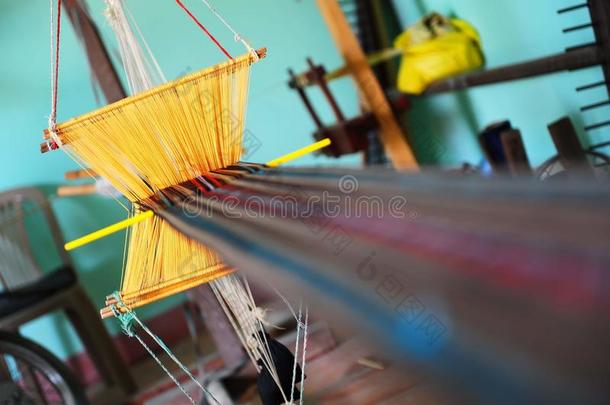 简单的编织布机关于手艺村民采用越南