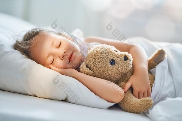小孩是（be的三单形式睡眠采用指已提到的人床