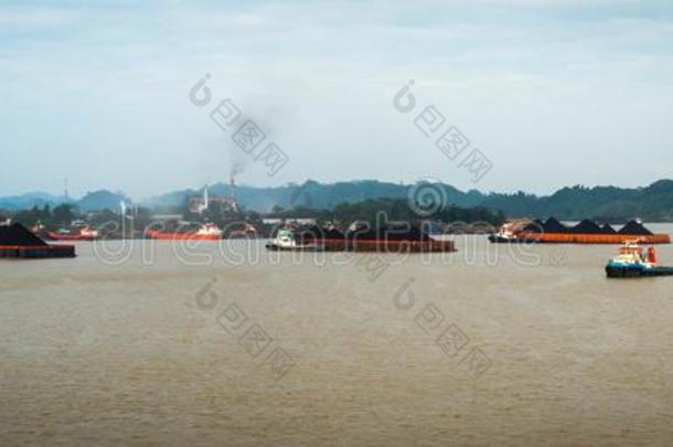 交<strong>通关</strong>于拖船拖曳用的驳船关于煤在玛哈坎河,indication指示