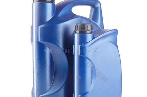 两个蓝色塑料制品小罐为机器油在外部标签,内含物