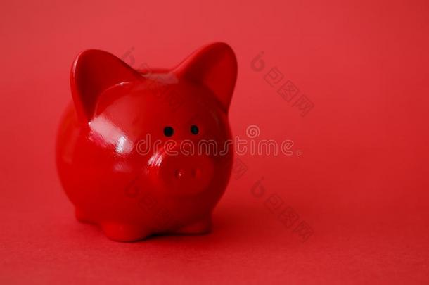 红色的小猪盒背景.快的银行业务信誉