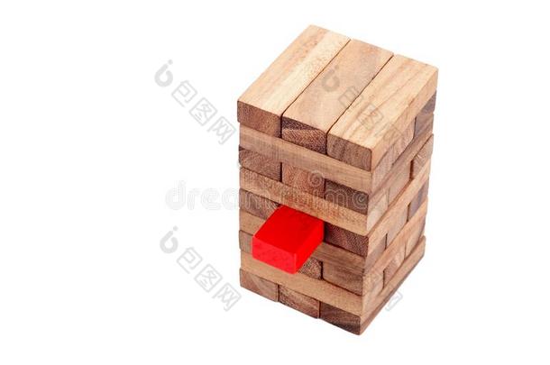 堆积木制的块和红色的块向白色的背景.象征英语字母表的第15个字母