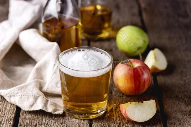 困难的苹果苹果汁鸡尾酒美味的自家制的苹果s梨苹果汁奥图