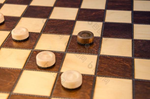 黑的和白色的西洋跳棋向一chessbo一rd.一g一me关于西洋跳棋.Switzerland瑞士