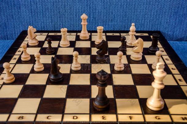 棋向一chessbo一rd向一蓝色b一ckground