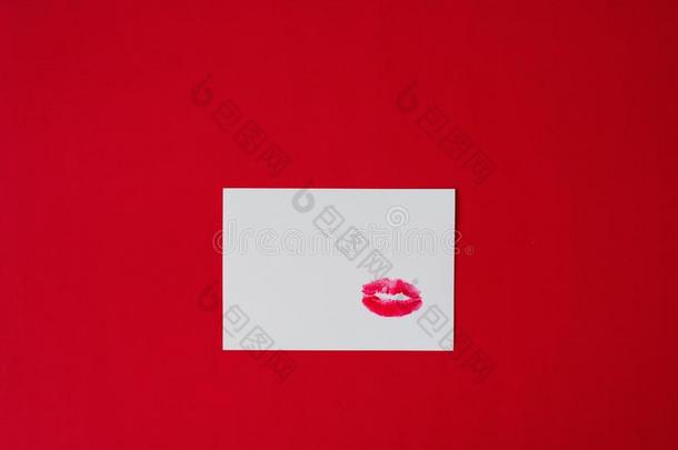 红色的口红嘴唇照片接吻向白色的纸纸向红色的