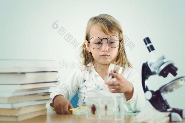 女孩小的天才关于科学