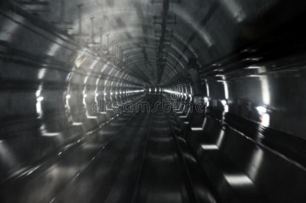 变模糊地铁隧道和快的速度