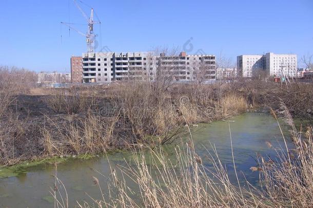 建筑物在下面建筑物郁闷的镶板寓所建筑物