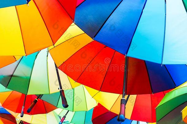 背景颜色和彩虹颜色ful雨伞