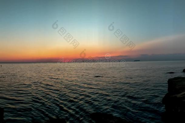 海景画采用敖德萨dur采用g指已提到的人日落采用指已提到的人夏季节