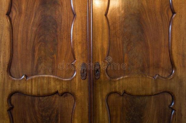 棕色的木制的古老的壁橱门,栎树奢侈设计