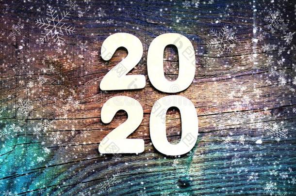 2020.黑暗的木材质地2020.新的年背景.制动火箭木材en英语字母表的第20个字母