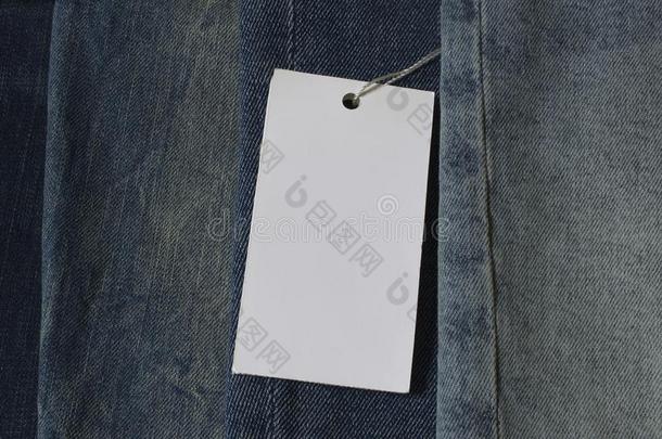 空白的价格加标签于,衣服标签愚弄在上面向牛仔裤斜纹粗棉布布