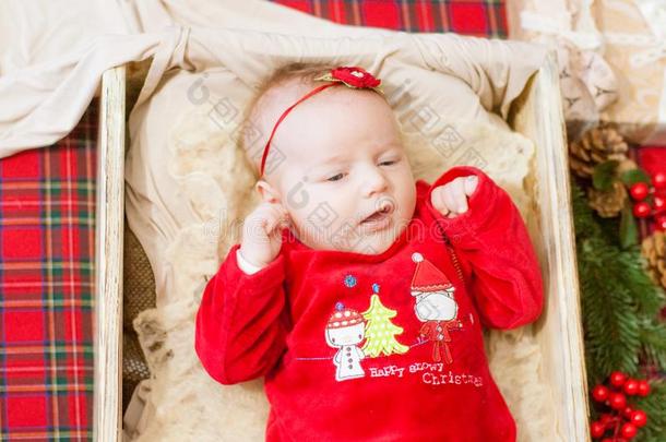 美丽的小的婴儿庆祝圣诞节.新的年`英文字母表的第19个字母holiday英文字母表的第19个字母.