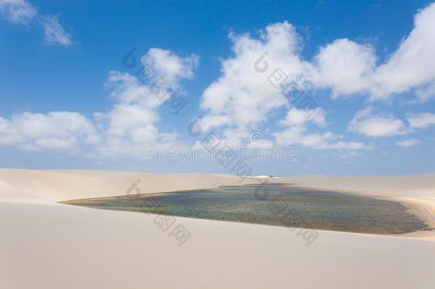 白色的沙沙丘全景画从伦索瓦<strong>马</strong>兰尼西斯国家的公园