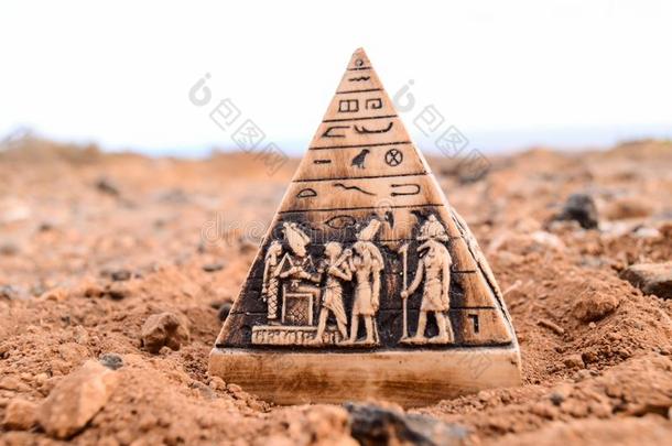 埃及的<strong>金字塔模型</strong>小型的