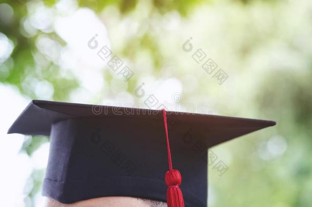臀部毕业帽子在的时候开始成功毕业生