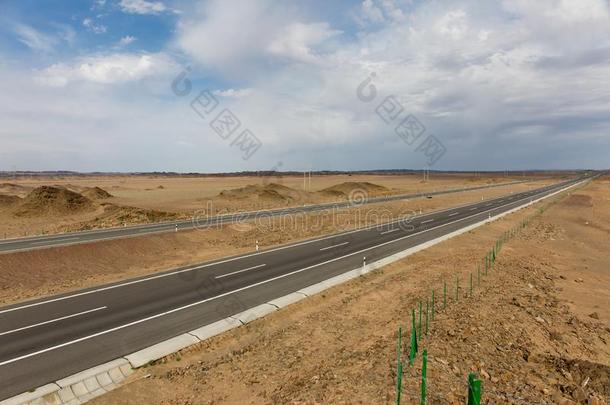 净心高速公路采用指已提到的人沙漠不男人`英文字母表的第19个字母陆地