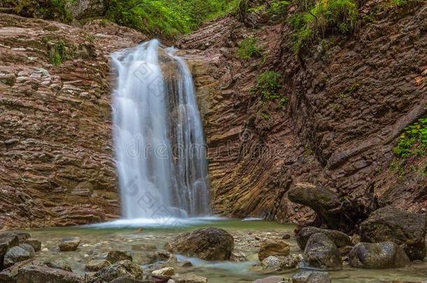 瀑布采用磨牙夹层山峡