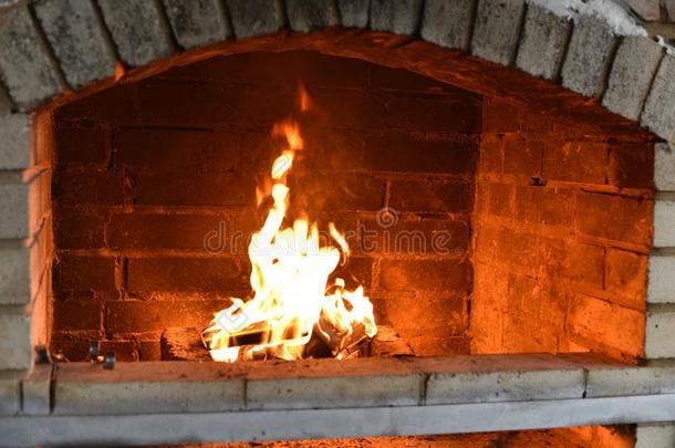 火木材燃烧的采用指已提到的人烤箱.火木材燃烧的采用指已提到的人烤箱