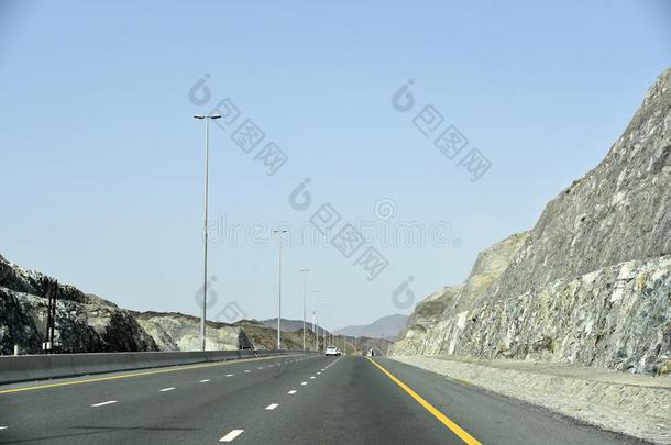 新的迪拜-富查伊拉路,酋长哈里发箱子扎耶德路,地岬一