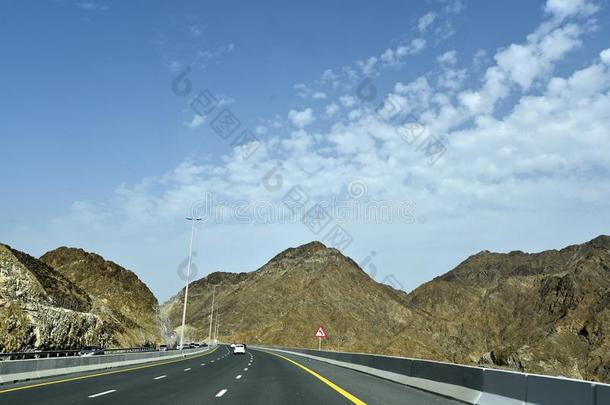 新的迪拜-富查伊拉路,酋长哈里发箱子扎耶德路,地岬一