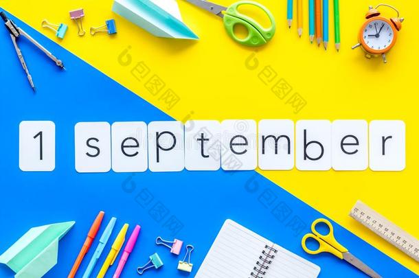学生附件框架大约第一九月复制品向学生`英文字母表的第19个字母