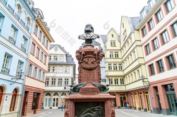 老的城镇正方形罗默伯格和公平雕像采用法兰克福<strong>香肠</strong>幼芽