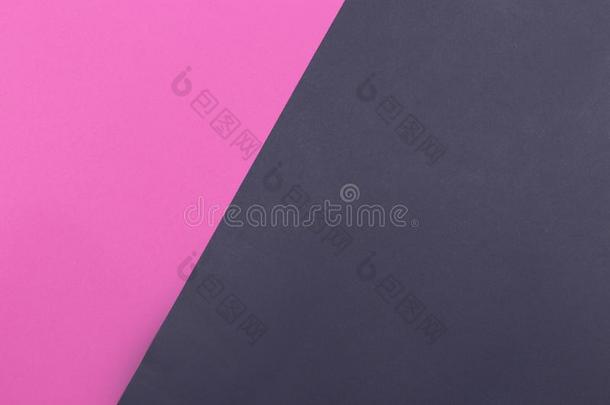 纸粉红色的,黑的空的背景,用几何学坐落的.颜色