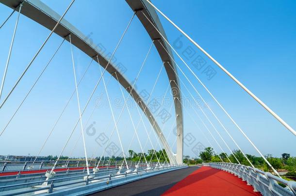 现代的桥和河